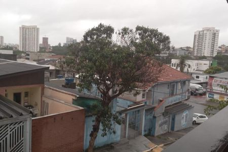 Vista da cidade com edifícios altos e uma árvore no centro. de casa à venda com 3 quartos, 130m² em Bela Vista, Osasco