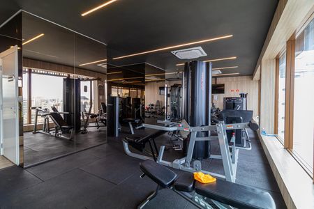 Apartamento à venda com 28m², 1 quarto e sem vagaGinásio com equipamentos de treino e vista para a cidade.