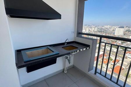 Apartamento à venda com 92m², 3 quartos e 2 vagasVaranda com churrasqueira e vista para a cidade, com piso de cerâmica e balcão de granito.