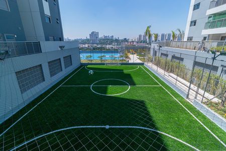 Apartamento à venda com 69m², 2 quartos e 1 vagaCampo de futebol sintético com vista para a piscina e o marco da cidade.