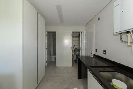 Apartamento à venda com 205m², 4 quartos e 4 vagasCasa com cozinha moderna e banheiro em construção, com iluminação natural e acabamento de alta qualidade.
