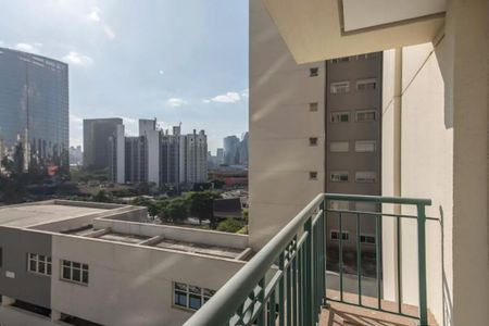 Apartamento à venda com 205m², 4 quartos e 4 vagasVista da varanda com vista para o centro da cidade, com edifícios altos e árvores ao fundo.