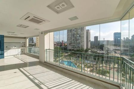 Apartamento à venda com 205m², 4 quartos e 4 vagasPiscina e vista para o centro da cidade, com varanda e cozinha moderna.