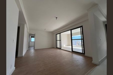 Espaço amplo com janelas grandes e iluminação natural, é um ambiente agradável e acolhedor. de apartamento à venda com 3 quartos, 129m² em Tucuruvi, São Paulo