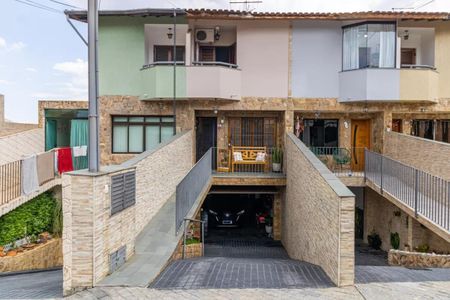 Casa à venda com 130m², 2 quartos e 4 vagasCasa com garagem e varanda, com vista para a cidade.