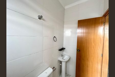 Casa à venda com 100m², 3 quartos e 2 vagas Casa à venda com 100m², 3 quartos e 2 vagasBanheiro da Suíte