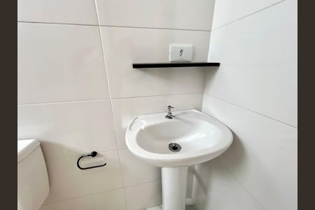 Casa à venda com 100m², 3 quartos e 2 vagas Casa à venda com 100m², 3 quartos e 2 vagasBanheiro da Suíte