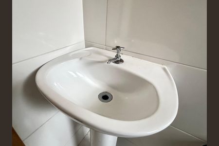 Casa à venda com 100m², 3 quartos e 2 vagas Casa à venda com 100m², 3 quartos e 2 vagasBanheiro 1