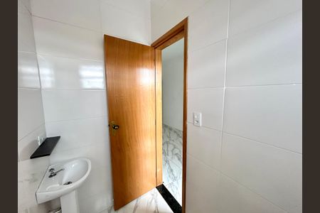 Casa à venda com 100m², 3 quartos e 2 vagas Casa à venda com 100m², 3 quartos e 2 vagasBanheiro da Suíte