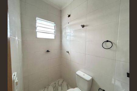 Casa à venda com 100m², 3 quartos e 2 vagas Casa à venda com 100m², 3 quartos e 2 vagasBanheiro da Suíte