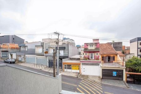 Casa à venda com 183m², 3 quartos e 4 vagasCasa com varanda e garagem em bairro residencial, com vista para rua e outros prédios.