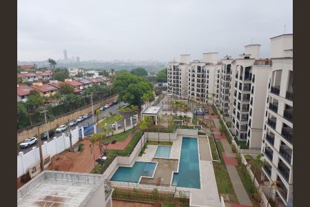 Apartamento à venda com 91m², 3 quartos e 3 vagasVista aérea de um complexo residencial com piscina e áreas verdes, em São Paulo.