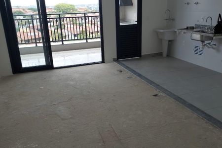 Espaço de varanda com vista para a cidade, com piso de cerâmica e balcão com vista para a cidade. de apartamento à venda com 3 quartos, 91m² em Bairro das Palmeiras, Campinas