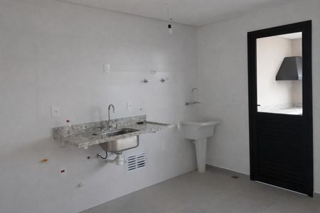 Banheiro com pia e vaso sanitário, com iluminação adequada e acabamento em granito. de apartamento à venda com 3 quartos, 91m² em Bairro das Palmeiras, Campinas
