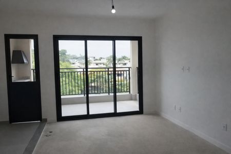 Espaço com vista para a varanda e jardim, com iluminação natural e acabamento simples. de apartamento à venda com 3 quartos, 91m² em Bairro das Palmeiras, Campinas