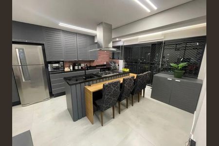 Cozinha moderna com iluminação adequada e móveis de qualidade. de apartamento à venda com 2 quartos, 55m² em São Pedro, Osasco