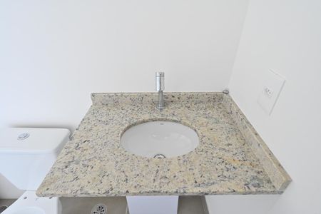 Studio à venda com 28m², 1 quarto e sem vaga Studio à venda com 28m², 1 quarto e sem vagaBanheiro Social