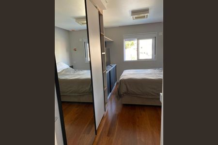 Quarto com duas camas, duas janelas, iluminação boa, piso de madeira, sem móveis, sem decoração. de apartamento à venda com 2 quartos, 82m² em Bosque da Saúde, São Paulo