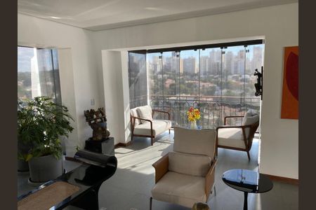 Sala com vista para a cidade, com móveis modernos e iluminação natural. de apartamento à venda com 4 quartos, 466m² em Santa Cecilia, São Paulo