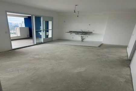 Espaço de sala com vista para a cidade, com piso de porcelanato e iluminação natural. de apartamento à venda com 2 quartos, 55m² em Jardim Esperanca, Barueri