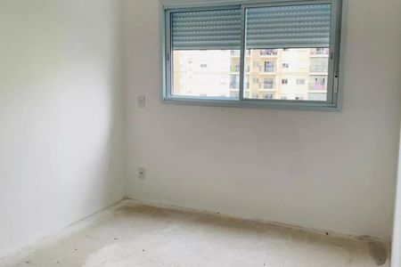 Janela com persianas de alumínio, vista para um prédio de apartamentos. de apartamento à venda com 2 quartos, 55m² em Jardim Esperanca, Barueri
