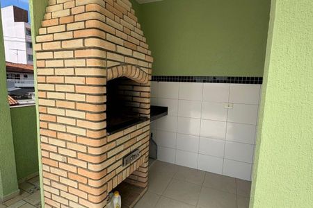 Pátio com churrasqueira e varanda, com vista para o prédio ao fundo. de casa à venda com 3 quartos, 235m² em Vila Santa Izabel, São Bernardo do Campo