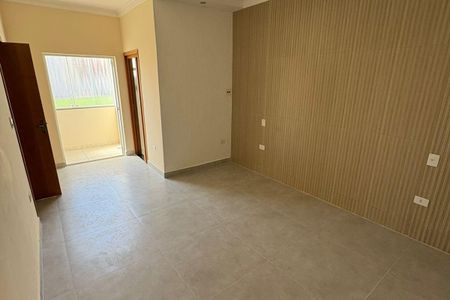 Espaço de entrada com porta de vidro e piso de porcelanato, iluminação natural e acabamento em gesso. de casa à venda com 3 quartos, 235m² em Vila Santa Izabel, São Bernardo do Campo