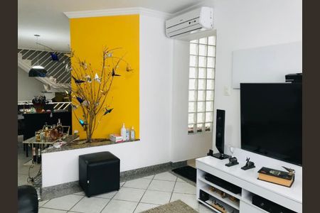 Casa à venda com 3 quartos, 170m² em Cambuci, São Paulo