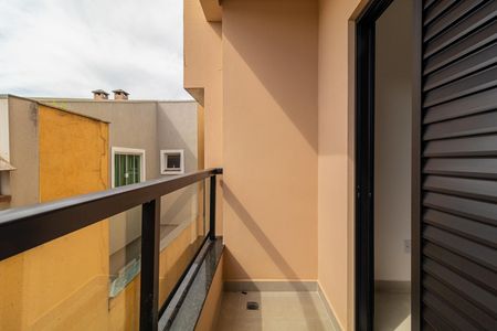 Apartamento à venda com 160m², 3 quartos e 2 vagasVaranda com vista para a cidade, com piso de cerâmica e balcão de granito.