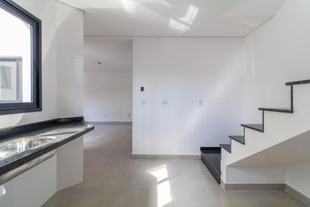 Apartamento à venda com 160m², 3 quartos e 2 vagasEspaço de cozinha com pés de granito e iluminação natural.