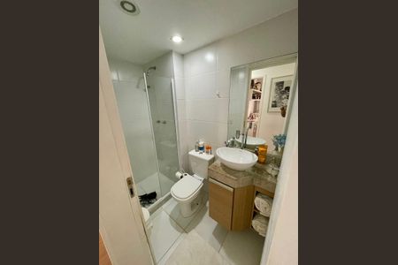 Banheiro de apartamento à venda com 3 quartos, 72m² em Piratininga, Niterói