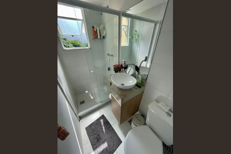 Banheiro de apartamento à venda com 3 quartos, 72m² em Piratininga, Niterói