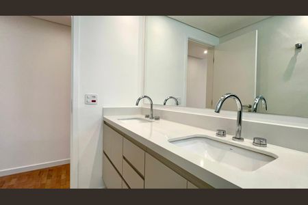 Apartamento à venda com 141m², 3 quartos e 1 vagaBanheiro da Suíte 1