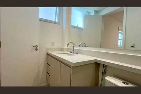 Apartamento à venda com 141m², 3 quartos e 1 vagaBanheiro da Suíte 2