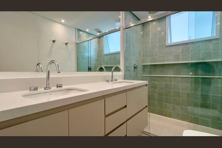 Apartamento à venda com 141m², 3 quartos e 1 vagaBanheiro da Suíte 1