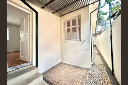 Casa para alugar com 300m², 3 quartos e 3 vagascomodo