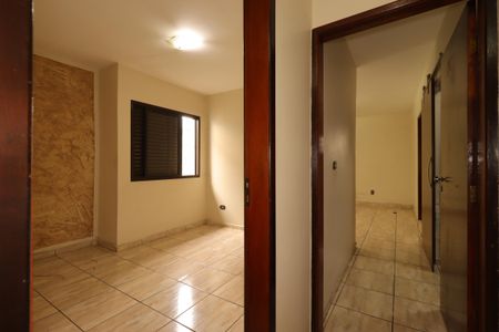 Casa à venda com 391m², 4 quartos e 3 vagasCorredor interno
