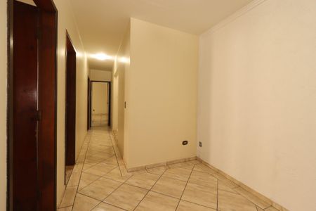 Casa à venda com 391m², 4 quartos e 3 vagasCorredor interno