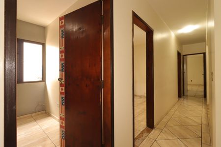 Casa à venda com 391m², 4 quartos e 3 vagasCorredor interno