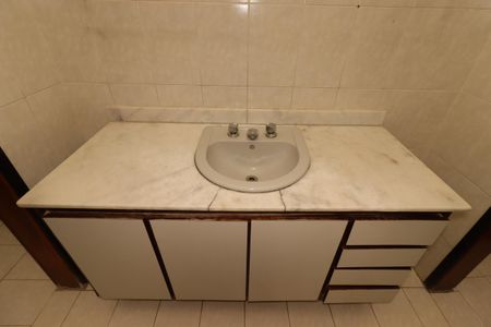 Casa à venda com 391m², 4 quartos e 3 vagasBanheiro Social - Pia