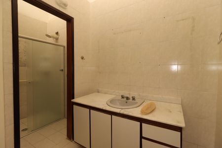 Casa à venda com 391m², 4 quartos e 3 vagasBanheiro Social
