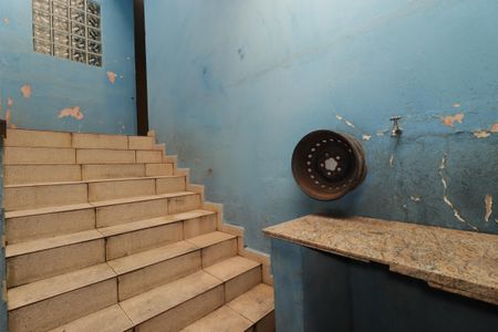 Casa à venda com 391m², 4 quartos e 3 vagasEscada para garagem