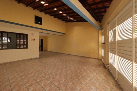Garagem de casa à venda com 4 quartos, 391m² em Parque Oratório, Santo André