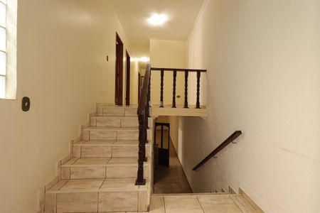 Casa à venda com 391m², 4 quartos e 3 vagasEscada da entrada