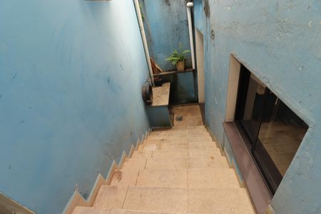 Casa à venda com 391m², 4 quartos e 3 vagasEscada para garagem
