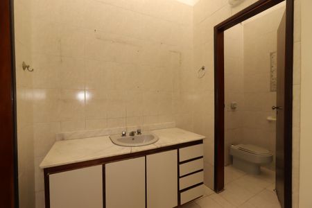 Casa à venda com 391m², 4 quartos e 3 vagasBanheiro Social