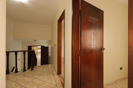 Casa à venda com 391m², 4 quartos e 3 vagasCorredor interno