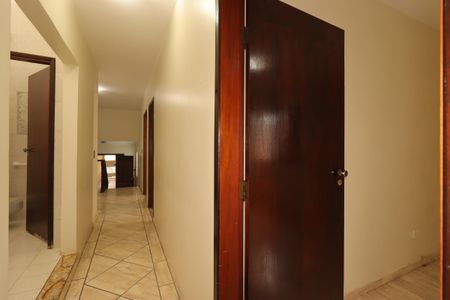 Casa à venda com 391m², 4 quartos e 3 vagasCorredor interno