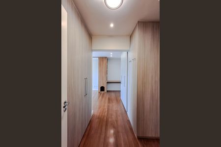 Apartamento à venda com 237m², 4 quartos e 5 vagas Apartamento à venda com 237m², 4 quartos e 5 vagasQuarto 4 - Suíte