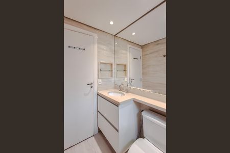 Apartamento à venda com 237m², 4 quartos e 5 vagas Apartamento à venda com 237m², 4 quartos e 5 vagasBanheiro da Suíte 1